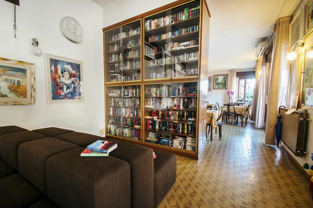 Residence Villa Rosa Garda  0*, Garda (Verona) Italy